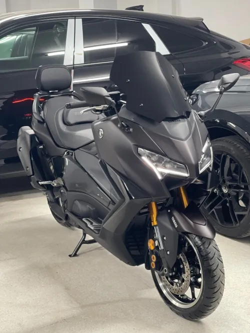 Yamaha Tmax Tech max Dark magma 2025