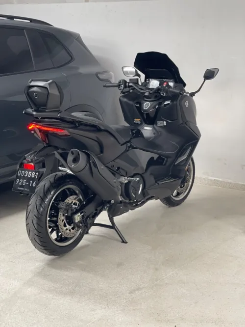 Yamaha Tmax Tech max Dark magma 2025