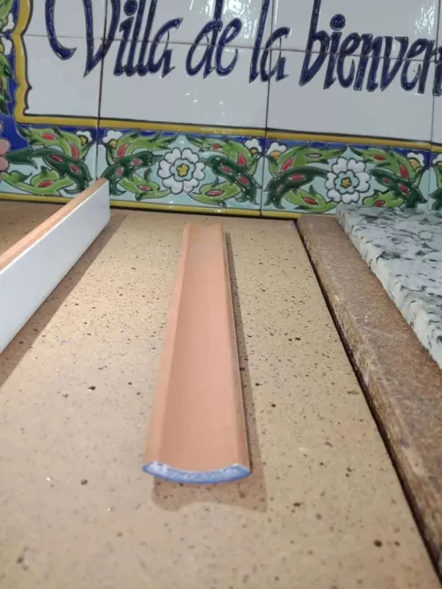 Grès cérame, faïence , terre cuite piscine, mosaïque..