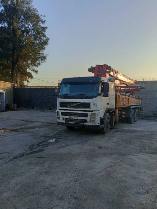 Volvo POMPE A BETON GIREF SANY 37 ML 2010