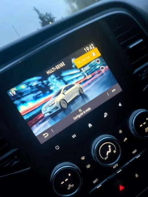 Renault Megane 4  2023 Itens