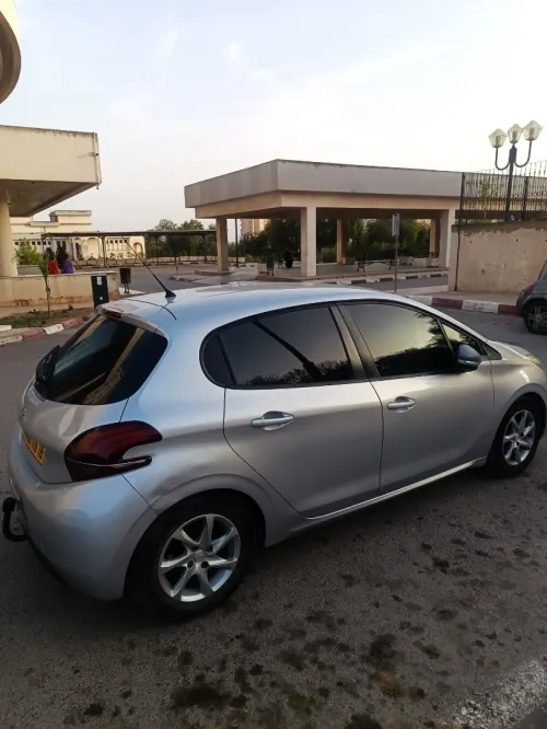 Peugeot 208 2016 Allure Facelift