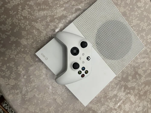 Xbox one S et deux manette