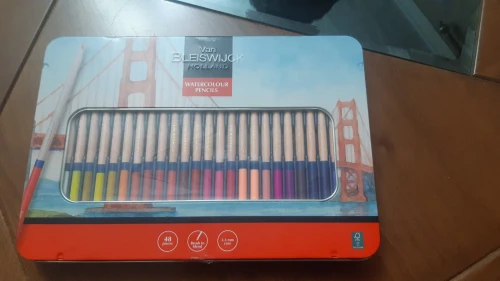 Ensembles de crayons de couleurs asuarelle