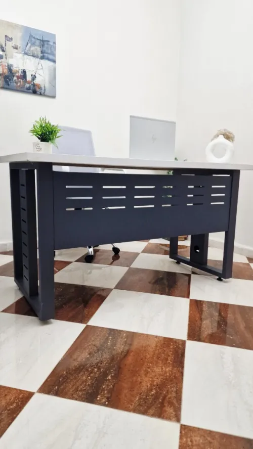Bureau moderne blanc/gris 140/70 cm robuste et élégant