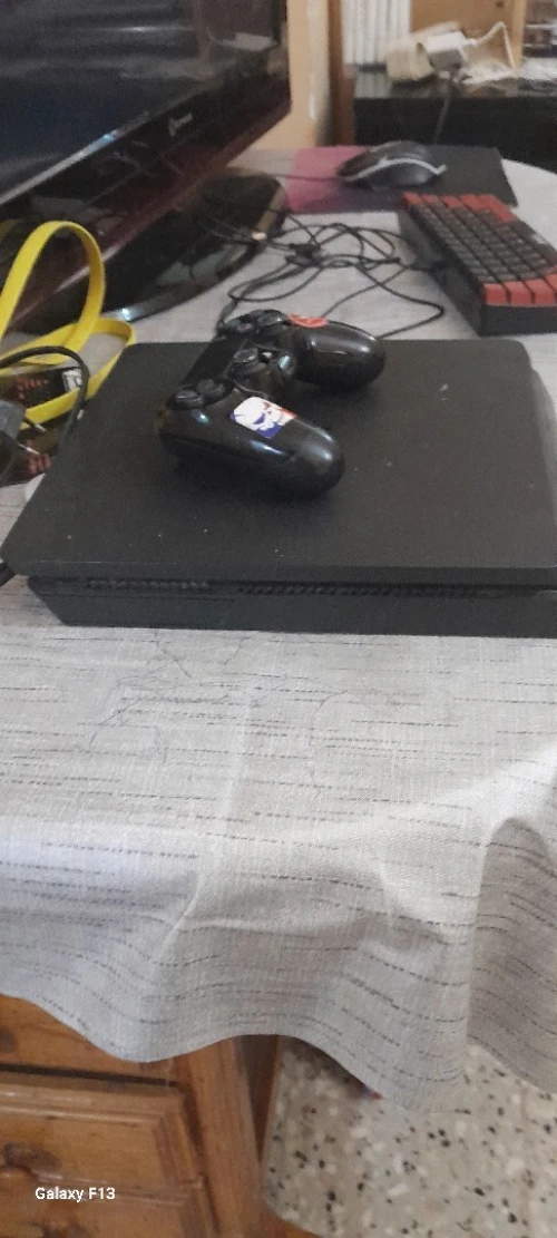 Ps4 slim 512gb avec manette original 320000