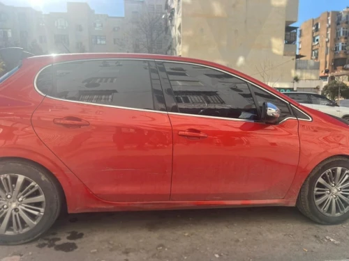 Peugeot 208 2015 Allure Facelift