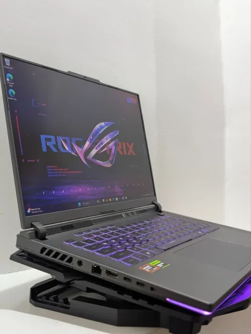 ASUS ROG Strix G16 Ryzen 9 8940HX RTX 5070 16GB 1TB 240Hz État Neuf