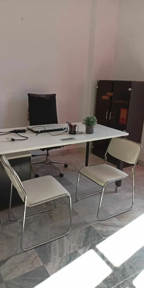 Meubles et chaises de bureau