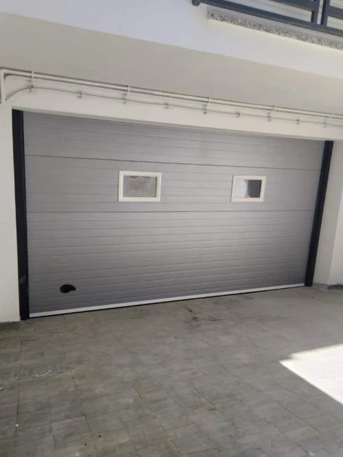 Porte sectionnelle / portail automatique