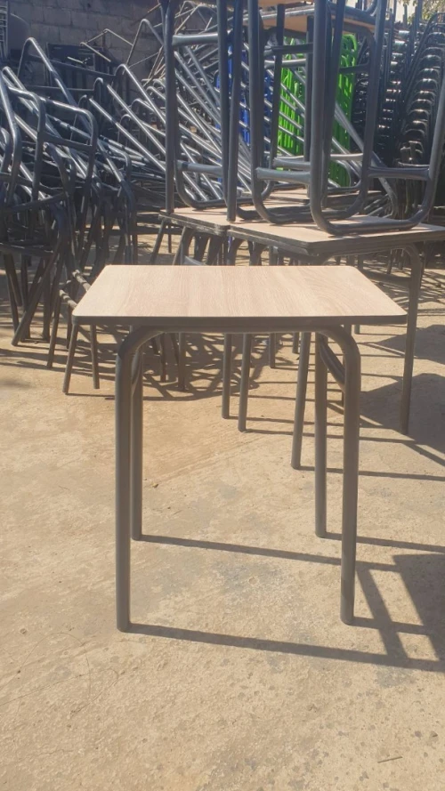Table et chaises scolaire 