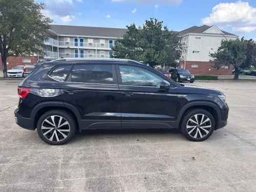 Volkswagen Taos 2024 SE Black 