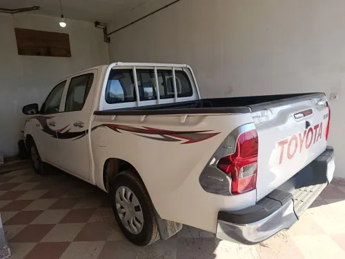 Toyota Hilux 2025 2*4
