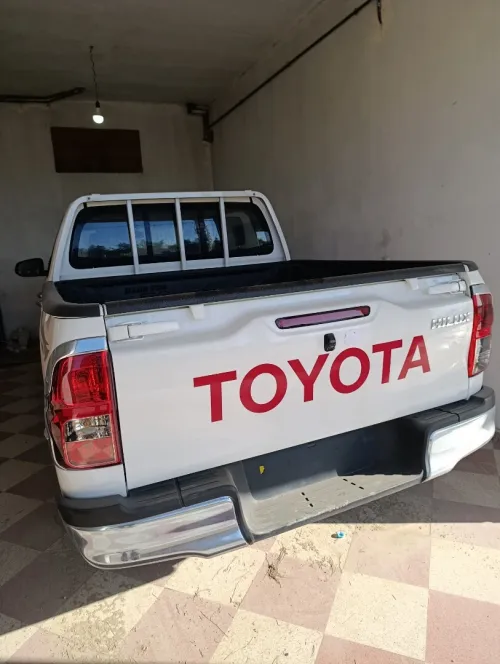 Toyota Hilux 2025 2*4