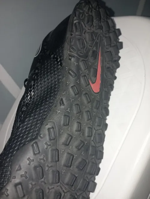 Chossures de foutball nike PHONTOME GT 