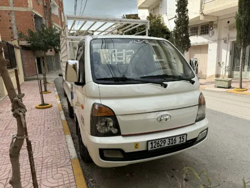 Hyundia Hyundia H100 2016
