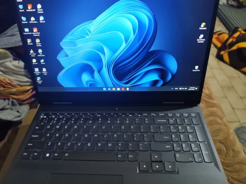 Laptop Lenovo Loq Ryzen7 rtx 4050 excellente état prix imbattables