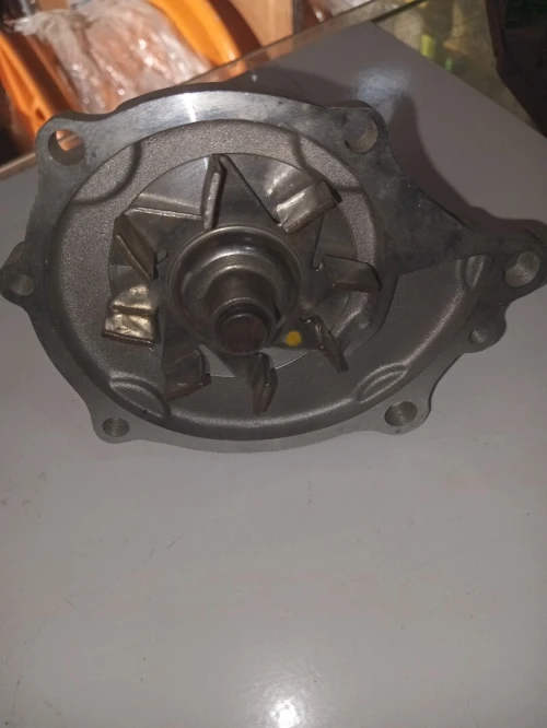 Pompe à eau nissan engin