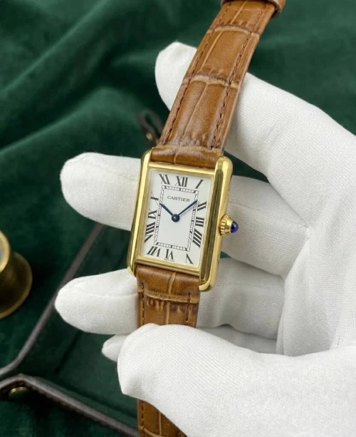 Montre de luxe Cartier Tank 34 mm