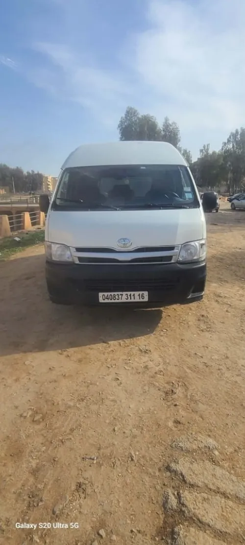 Toyota Hiace 2011