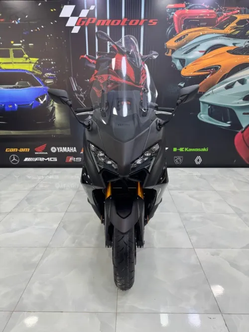 YAMAHA T MAX 2025