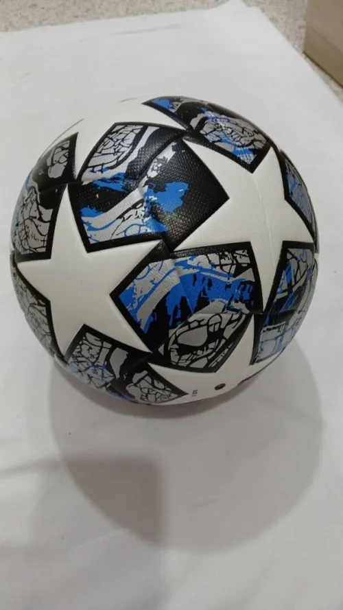 Le Ballon Officiel De L'Uefa Champions League L'Icône Étoilée 