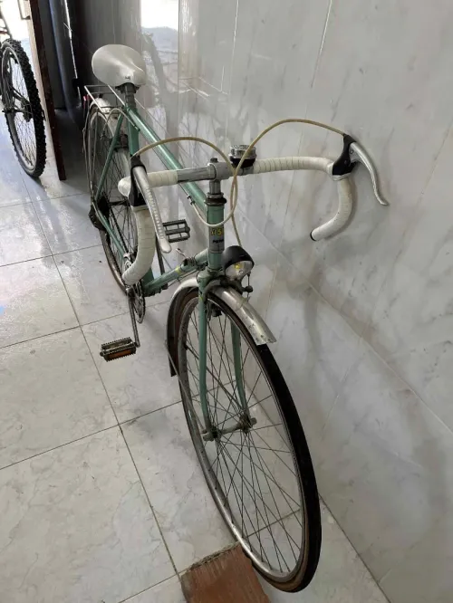 Vélo de route DELISLE très bon état marque française 