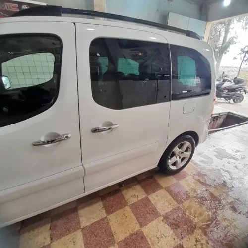 Peugeot tepee 2012 