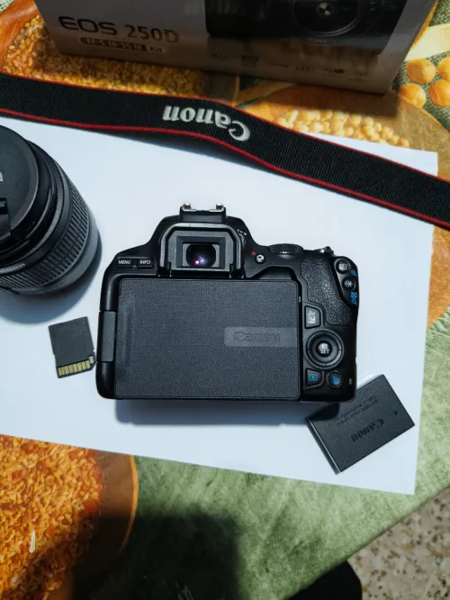 CANON 250D 18-55 III