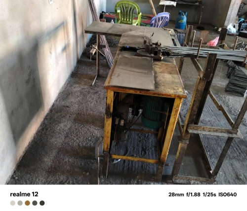 الة تصنيع الكادر