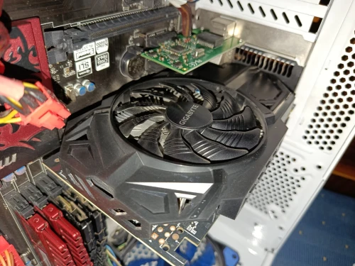 Carte graphique NVIDIA GTX 950 2GB Bon état