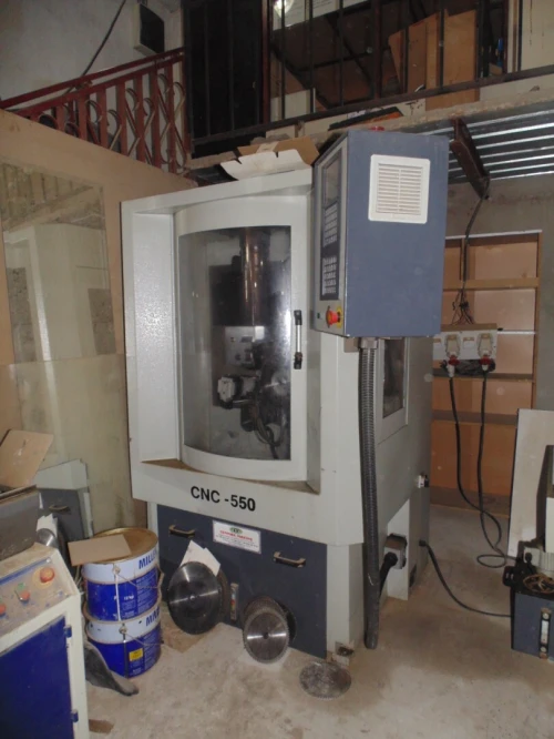 Atelier d'affûtage de disques et de couteaux entièrement automatique CNC