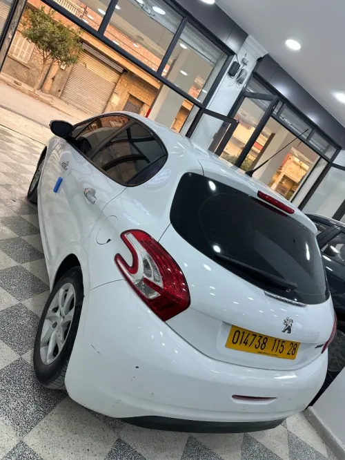 Peugeot 208 2015 