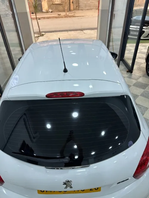 Peugeot 208 2015 
