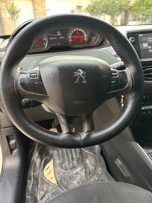 Peugeot 208 2015 
