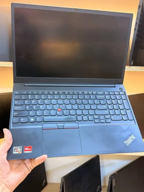 Lenovo ThinkPad E15 / Ryzen 5 5700U / 16Go / 256 SSD / 15.6 FHD