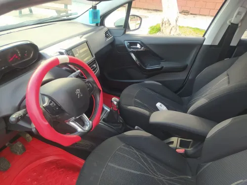 Peugeot 208 2014 
