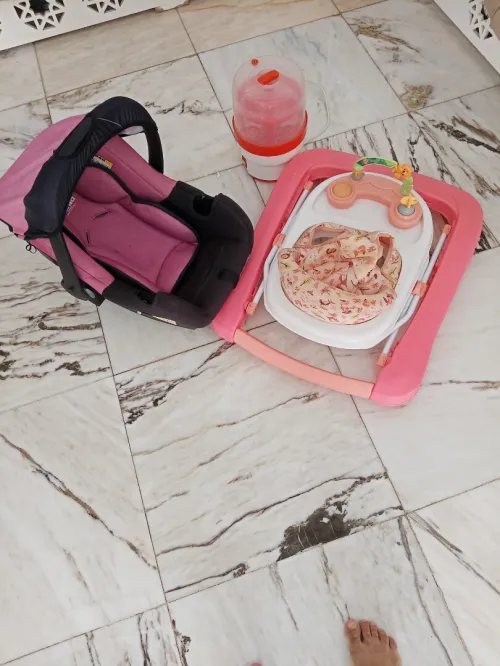 Kit siège auto bébé + trotteur+ stérilisateur 