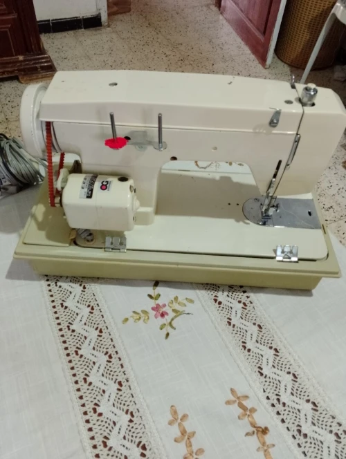  Machine a coudre portatif