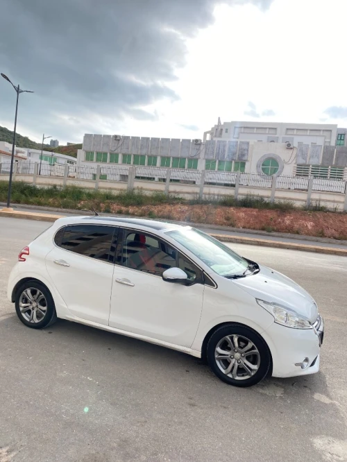 Peugeot 208 2015 Allure