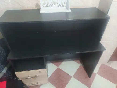 Relax, poste de travail, caisse, bureau et 8 chaises