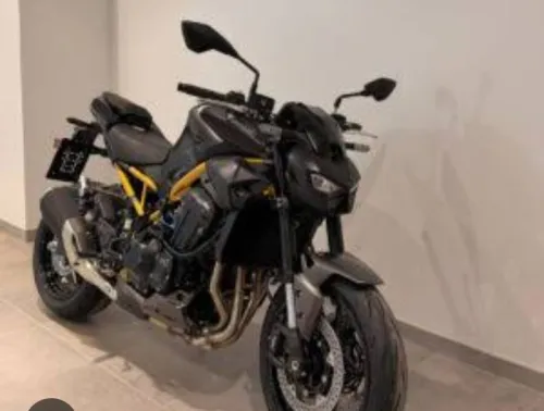 Kawasaki Z900 gold 2026