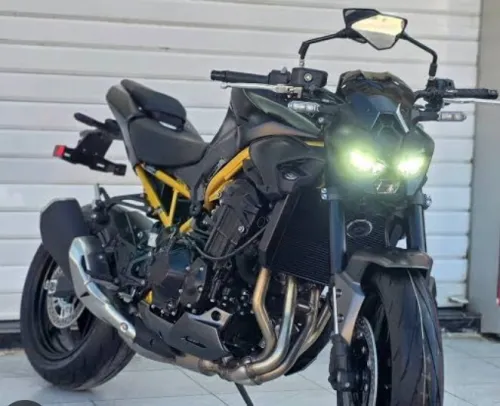 Kawasaki Z900 gold 2026
