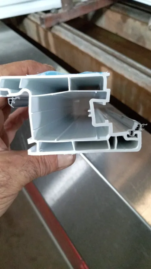 Je réalise l'installation, la formulation et l'exploitation de ces machines pvc pour le profil