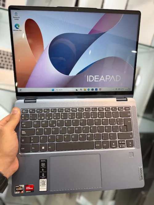 Lenovo IdeaPad Flex 5 2-in-1 Ryzen 5 7530U - 16Go - 512Go - AMD Radeon Graphics