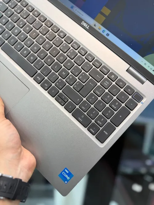 Dell Latitude 5520 FHD - i5 1135G7 - 8Go Ram - 256Go SSD - Intel Iris Xe Graphics