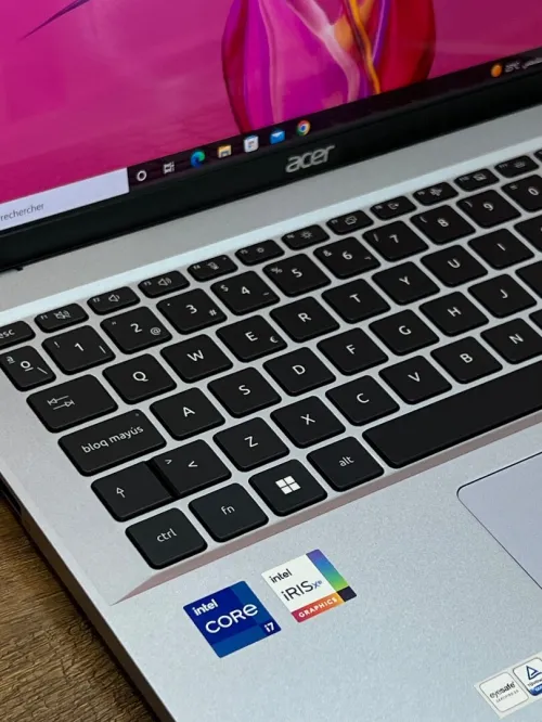 Acer Swift Go 14 OLED 2K - i7 1355U - 16Go - 512Go - Intel Iris Xe Graphics 