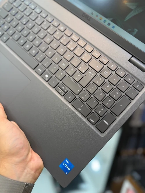 Dell Latitude 3550 FHD - i5 1335U - 16Go - 512Go - Intel Iris Xe Graphics