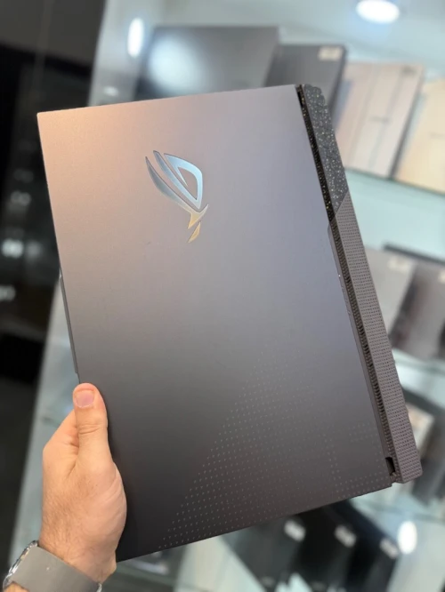 Asus ROG STRIX G17 - Ryzen 9 7845HX - 16Go - 512Go - RTX 4060 8Go