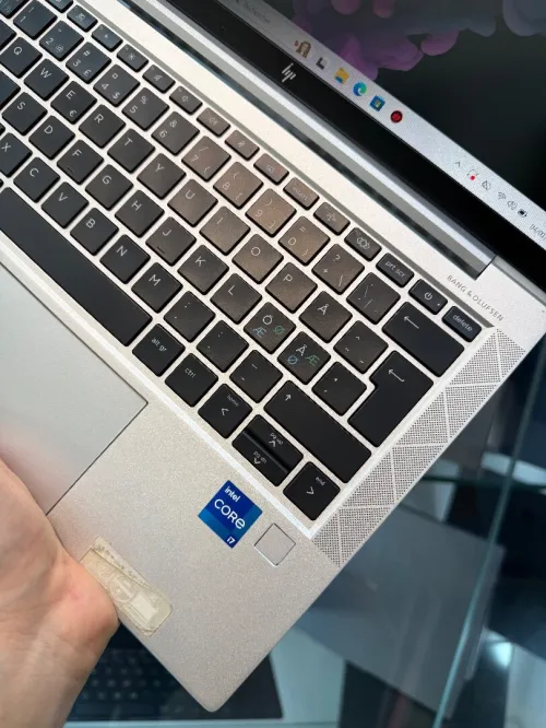 HP EliteBook 830 G8 - i7 1165G7 - 16Go - 512Go - Intel Iris Xe Graphics